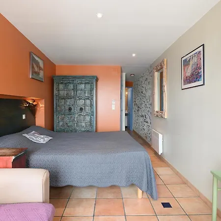 Logis Le Triton Hotel