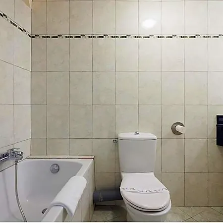 Hotel Logis Le Triton 2*