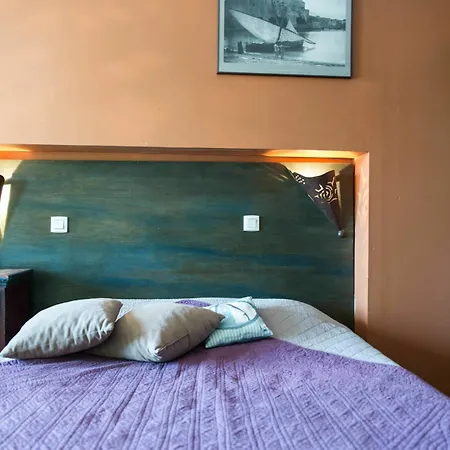 Logis Le Triton Hotel